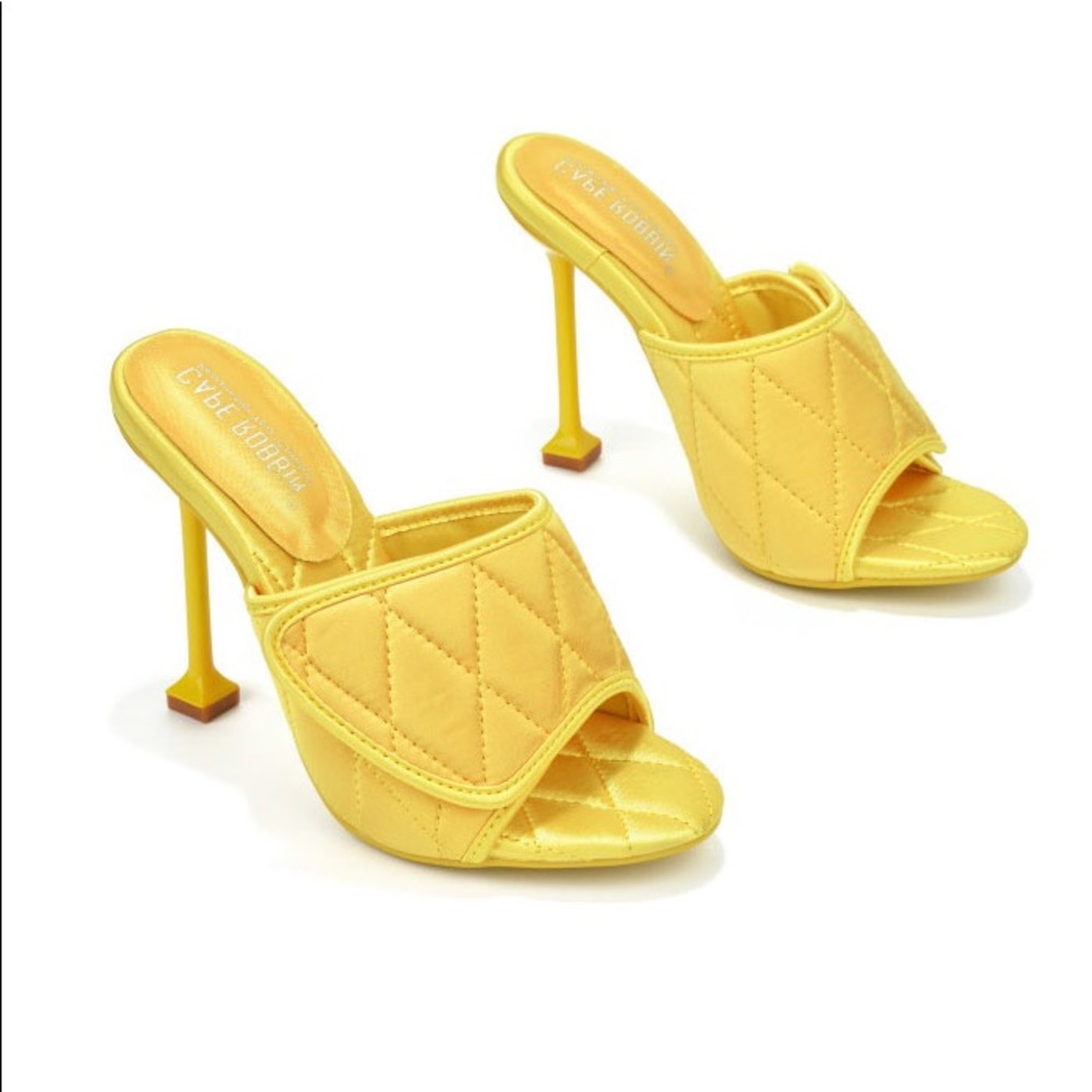 Women’s yellow quilted mule